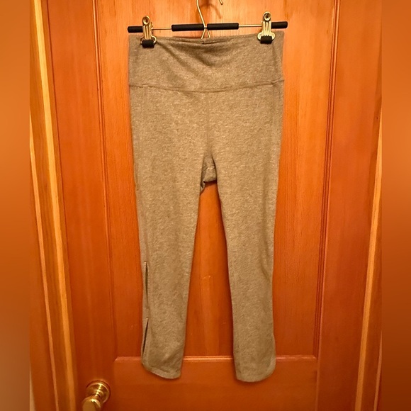 FREE PEOPLE FP Movement Infinity Gray Leggings with Cutout Details - Picture 2 of 14